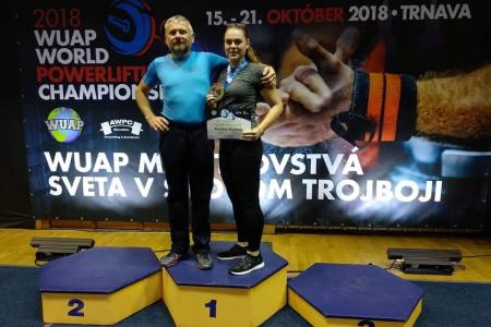 Na Slovaško je Kristina odpotovala kar s svojim očetom.